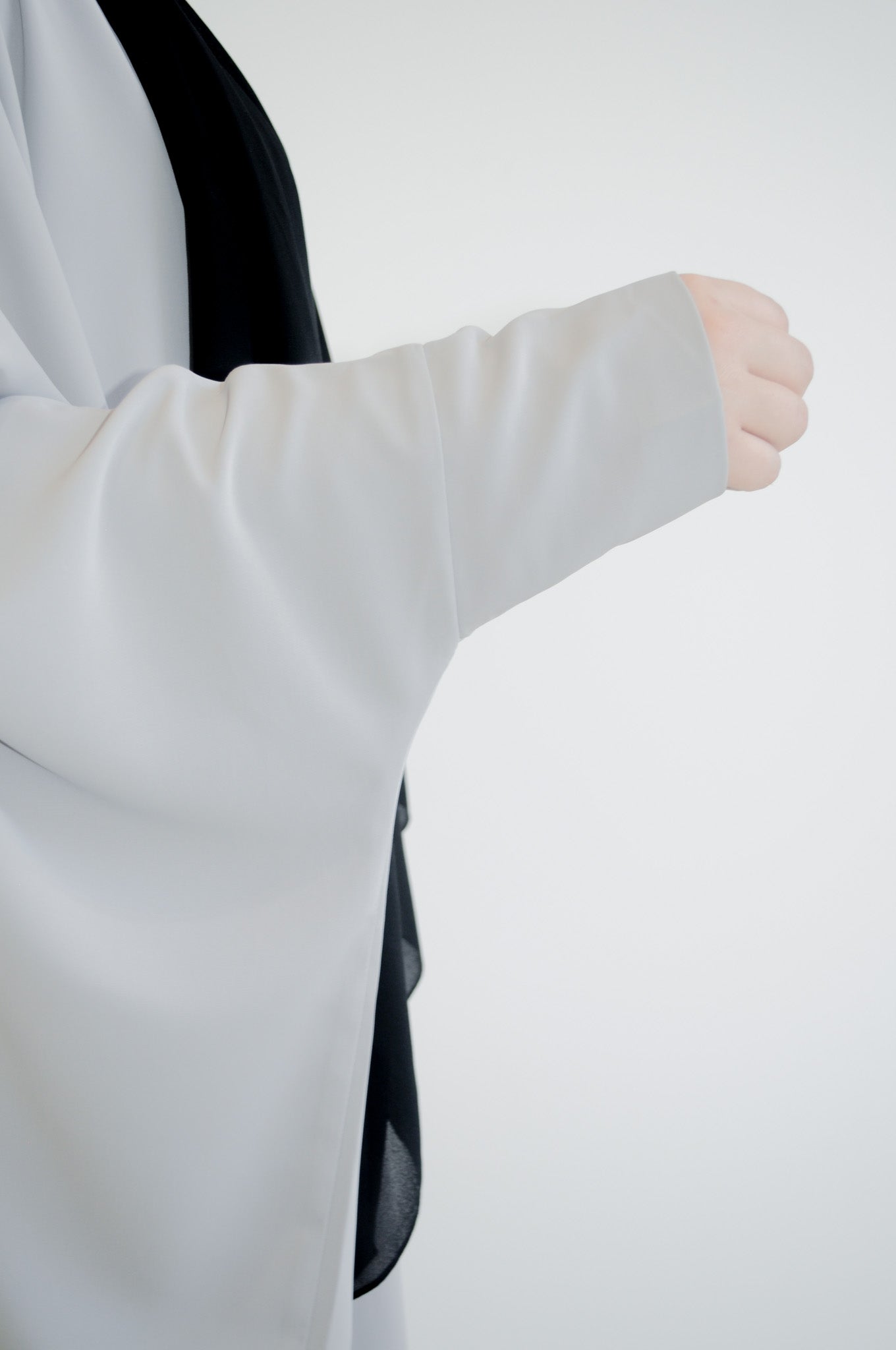 BATWING STAPLE ABAYA - PEBBLE