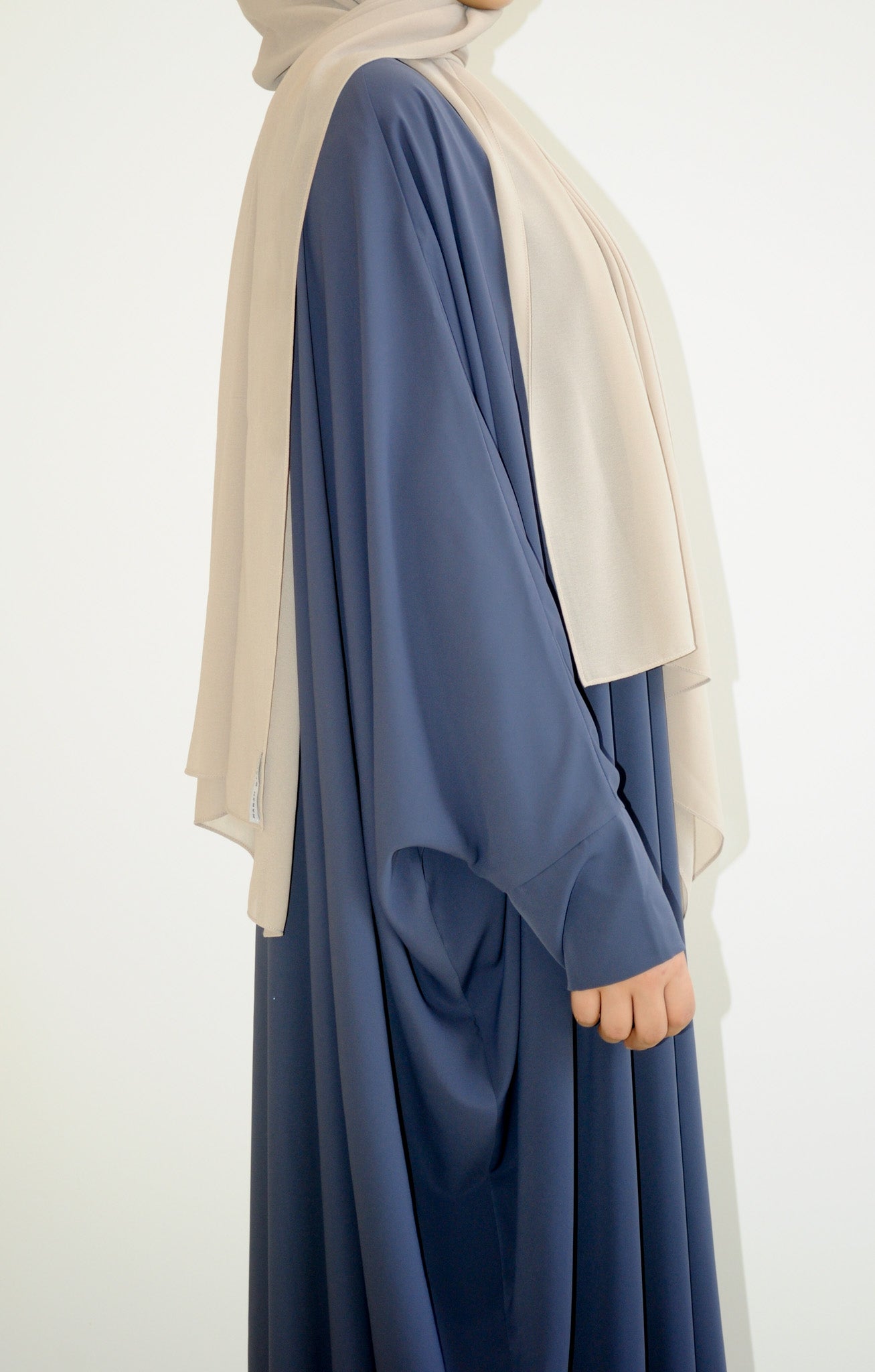 BATWING STAPLE ABAYA - SPACE