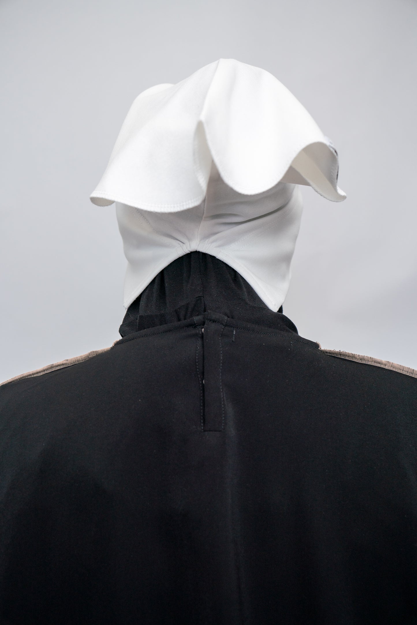 Introducing Narah's universal 'Instant Inner Net' made from Cotton Lycra which provides full coverage for all hijab fabrics and styles. The tie-back feature allows adjustment of tightness to ensure versatility and upmost comfort. Highest quality Cotton Lycra