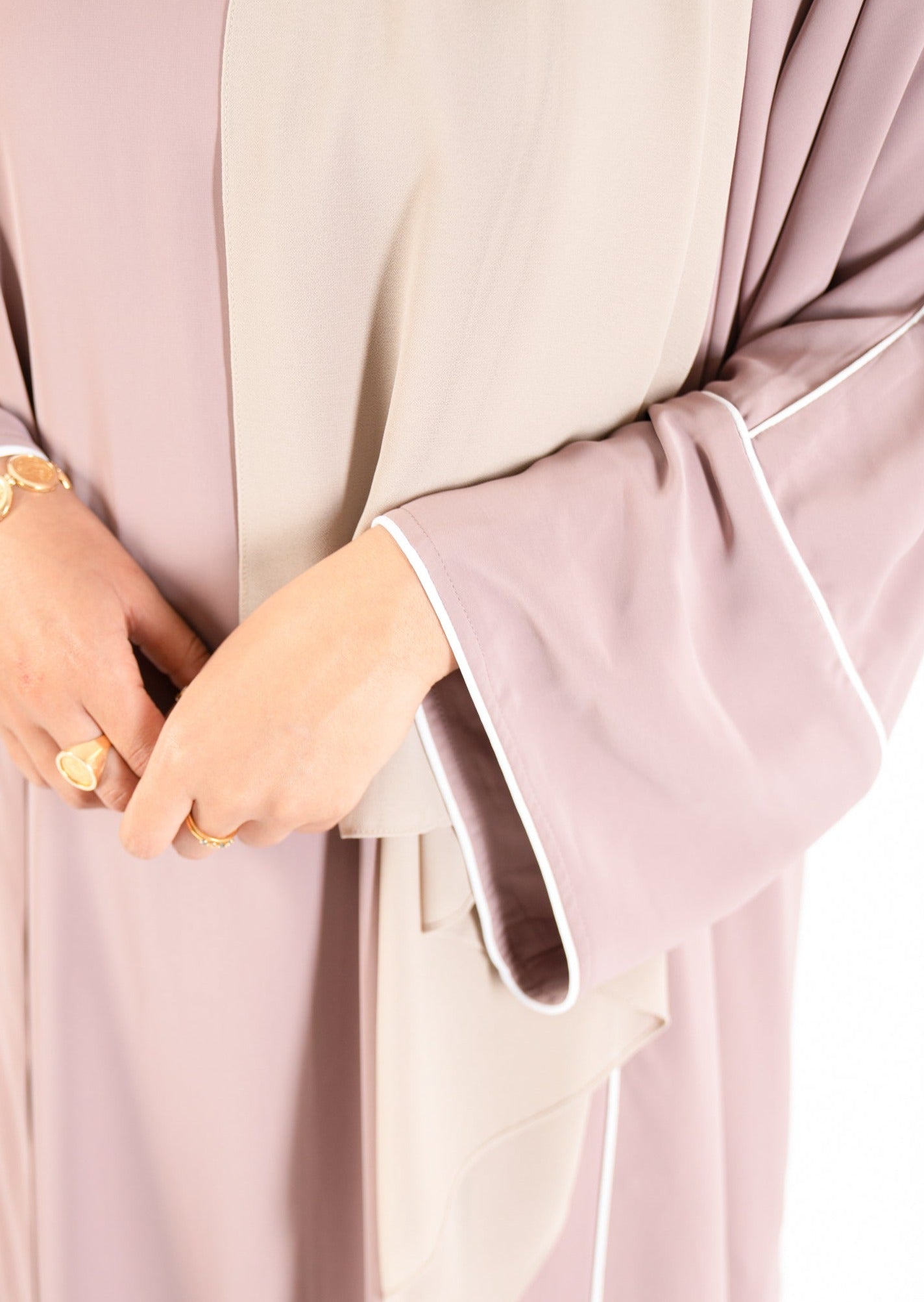 Pink abaya set. Modest pink abaya. Abaya clothing. light and flowy abaya set. pink abaya with white piping. sydney abayas. australia abayas.
