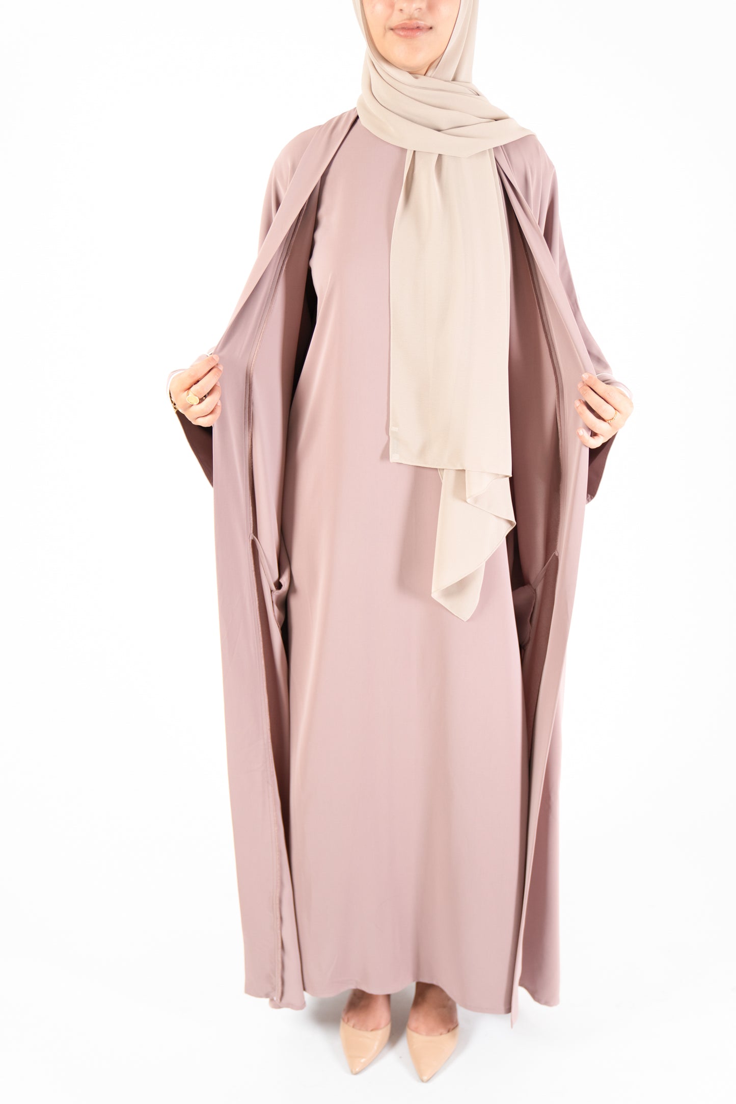 Pink abaya set. Modest pink abaya. Abaya clothing. light and flowy abaya set. pink abaya with white piping. sydney abayas. australia abayas.