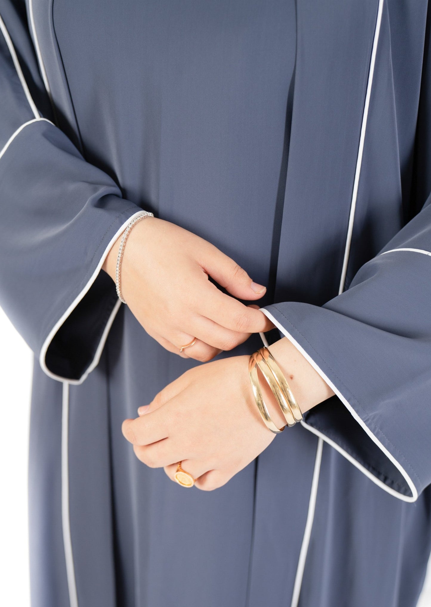 Denim blue colour abaya set. Thin material sleeveless abaya with pretty abaya wrap. Elegant abaya SYdney. Modest hijabi abaya.